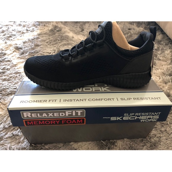 Skechers slip resistant shoes - Picture 2 of 4